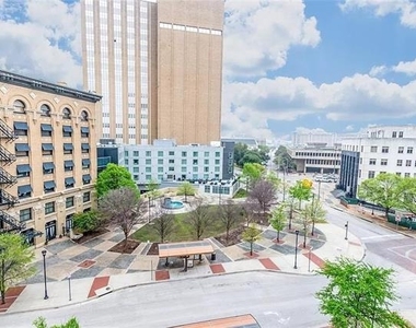 910 Houston Street - Photo Thumbnail 3