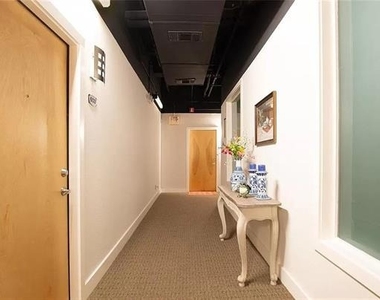 910 Houston Street - Photo Thumbnail 7