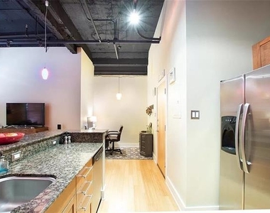 910 Houston Street - Photo Thumbnail 9