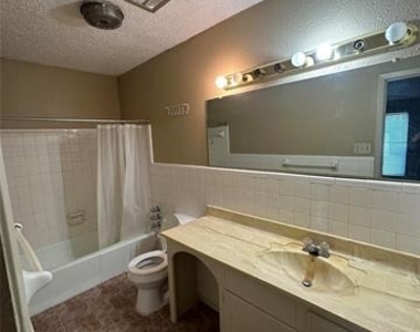 1904 W Sanford Street - Photo Thumbnail 12