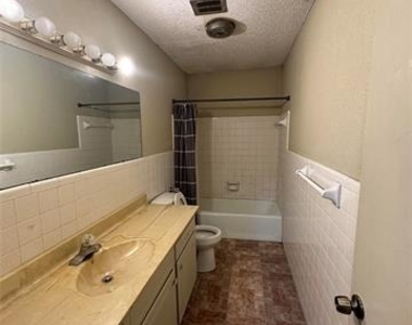 1904 W Sanford Street - Photo Thumbnail 11