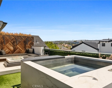 2037 E Ocean - Photo Thumbnail 29