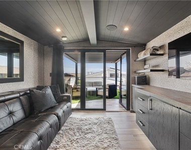 2037 E Ocean - Photo Thumbnail 32