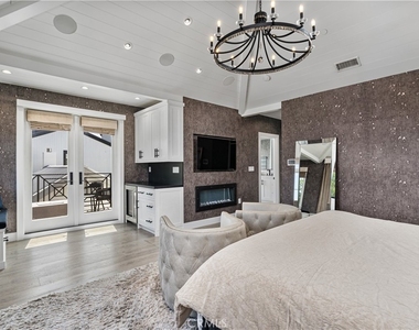 2037 E Ocean - Photo Thumbnail 12