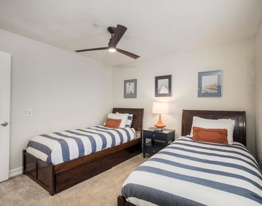 400 N Pacific St - Photo Thumbnail 12