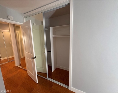 5625 Sumner - Photo Thumbnail 8