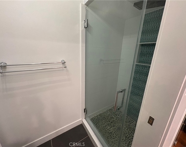 5625 Sumner - Photo Thumbnail 15