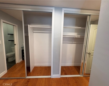 5625 Sumner - Photo Thumbnail 12
