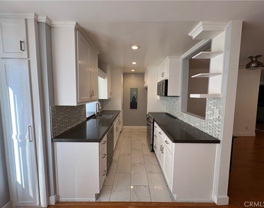 5625 Sumner - Photo Thumbnail 4