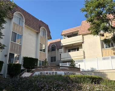 5625 Sumner - Photo Thumbnail 2