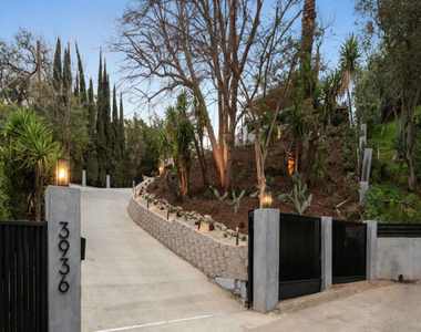 3936 Farley Court - Photo Thumbnail 2