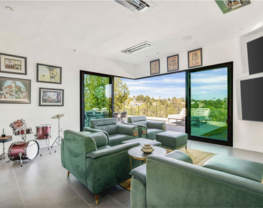 1172 Linda Flora Drive - Photo Thumbnail 10
