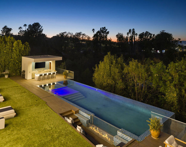 16801 Oak View Drive - Photo Thumbnail 4