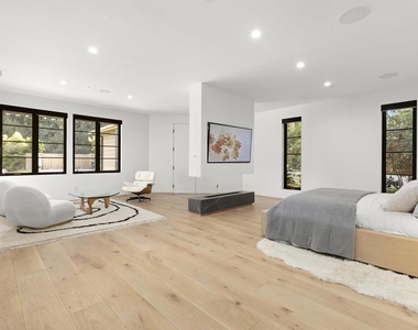 4874 Sun Valley Rd - Photo Thumbnail 7