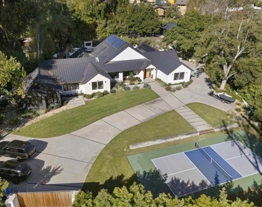 4874 Sun Valley Rd - Photo Thumbnail 2