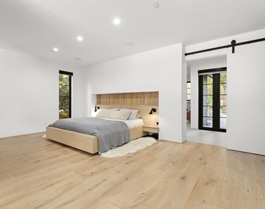 4874 Sun Valley Rd - Photo Thumbnail 8
