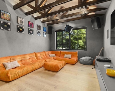 4874 Sun Valley Rd - Photo Thumbnail 16