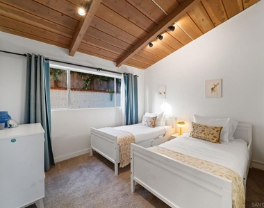5643 Linda Rosa Ave - Photo Thumbnail 37