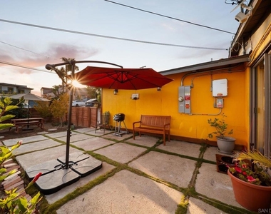 5643 Linda Rosa Ave - Photo Thumbnail 6