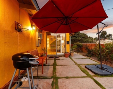 5643 Linda Rosa Ave - Photo Thumbnail 2