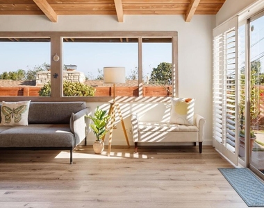 5643 Linda Rosa Ave - Photo Thumbnail 14