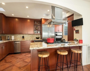 618 Gravilla Pl - Photo Thumbnail 20