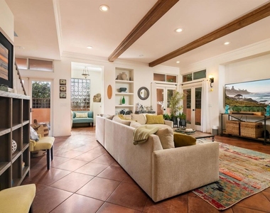 618 Gravilla Pl - Photo Thumbnail 15
