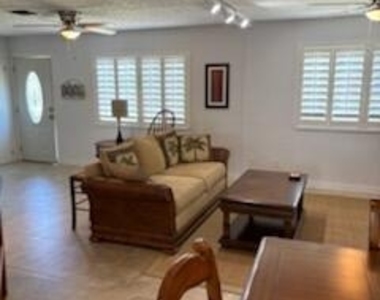 8350 Se Sweetbay Drive - Photo Thumbnail 1