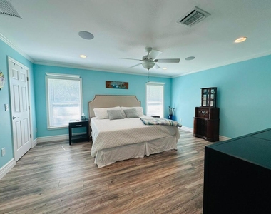 2415 Laurel Lane - Photo Thumbnail 7