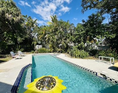 2415 Laurel Lane - Photo Thumbnail 18