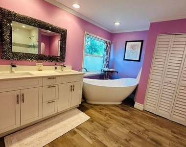 2415 Laurel Lane - Photo Thumbnail 13