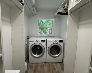 2415 Laurel Lane - Photo Thumbnail 10