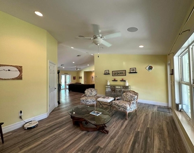 2415 Laurel Lane - Photo Thumbnail 2