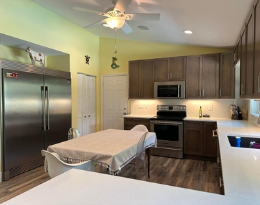 2415 Laurel Lane - Photo Thumbnail 6