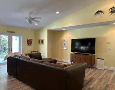 2415 Laurel Lane - Photo Thumbnail 19