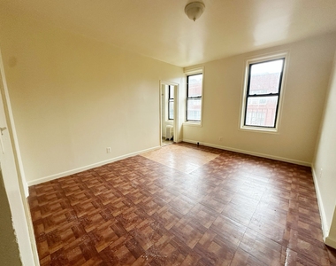 Woodside Avenue and 61st Street - Photo Thumbnail 1