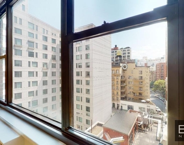 Fourth Avenue - Photo Thumbnail 4