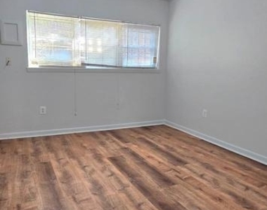 4641 6th Street Se - Photo Thumbnail 2