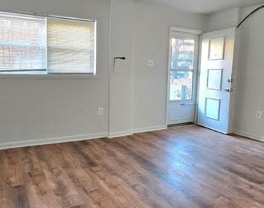 4641 6th Street Se - Photo Thumbnail 3
