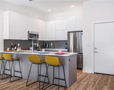 1155 Custer Avenue Se - Photo Thumbnail 3