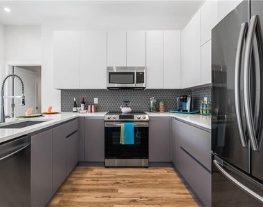 1155 Custer Avenue Se - Photo Thumbnail 2