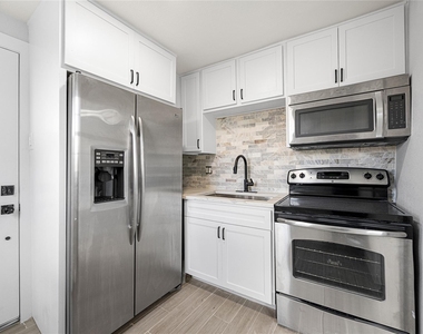3229 Holman Street - Photo Thumbnail 5