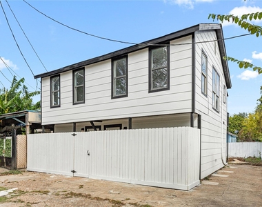3229 Holman Street - Photo Thumbnail 2
