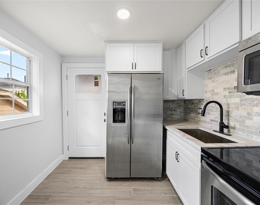 3229 Holman Street - Photo Thumbnail 6
