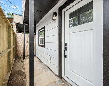 3229 Holman Street - Photo Thumbnail 3