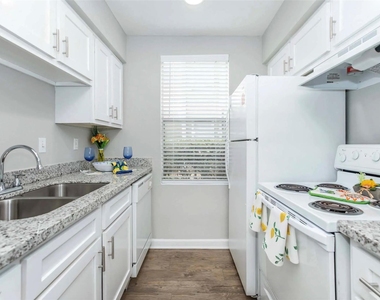 201 Dixie Drive - Photo Thumbnail 5