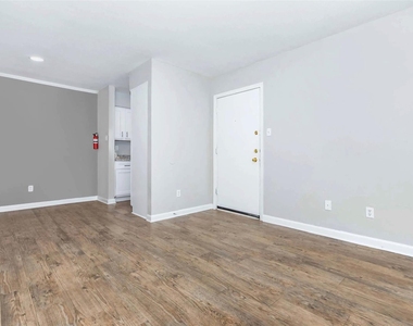 201 Dixie Drive - Photo Thumbnail 3