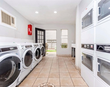 201 Dixie Drive - Photo Thumbnail 10