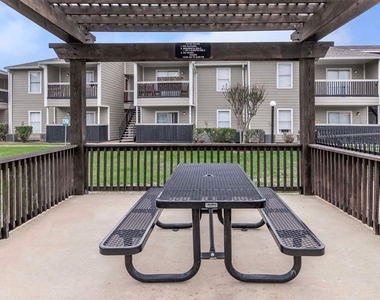 201 Dixie Drive - Photo Thumbnail 9
