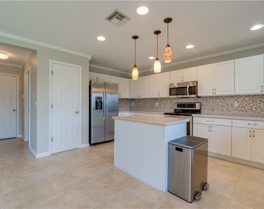 8130 Fountain Mist Boulevard - Photo Thumbnail 11